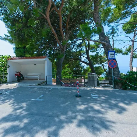 Urlic Apartment *