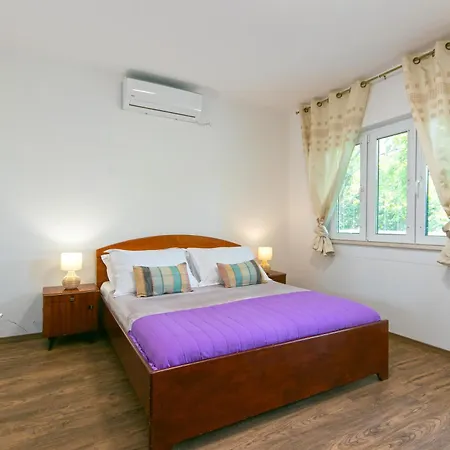 Apartment Urlic *