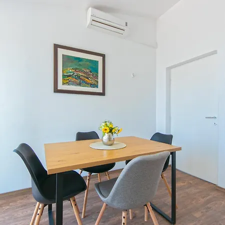 Urlic Apartment