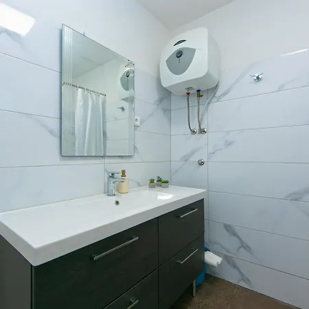 Urlic Apartment *