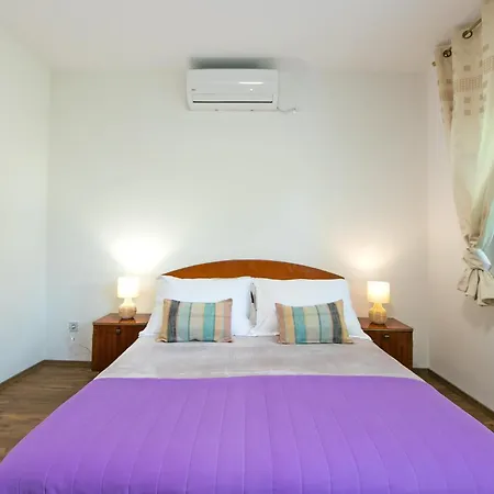 Apartment Urlic *